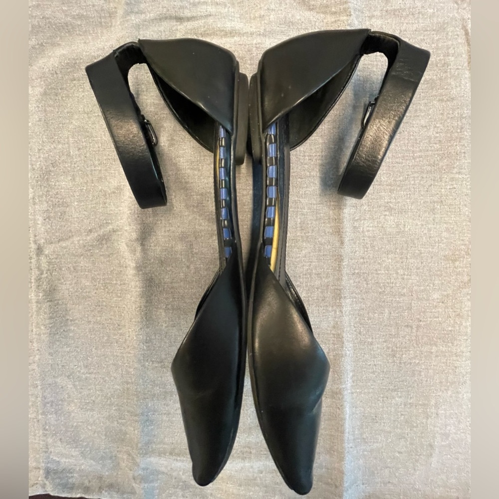 Tahari Leather Black Strap Sandals